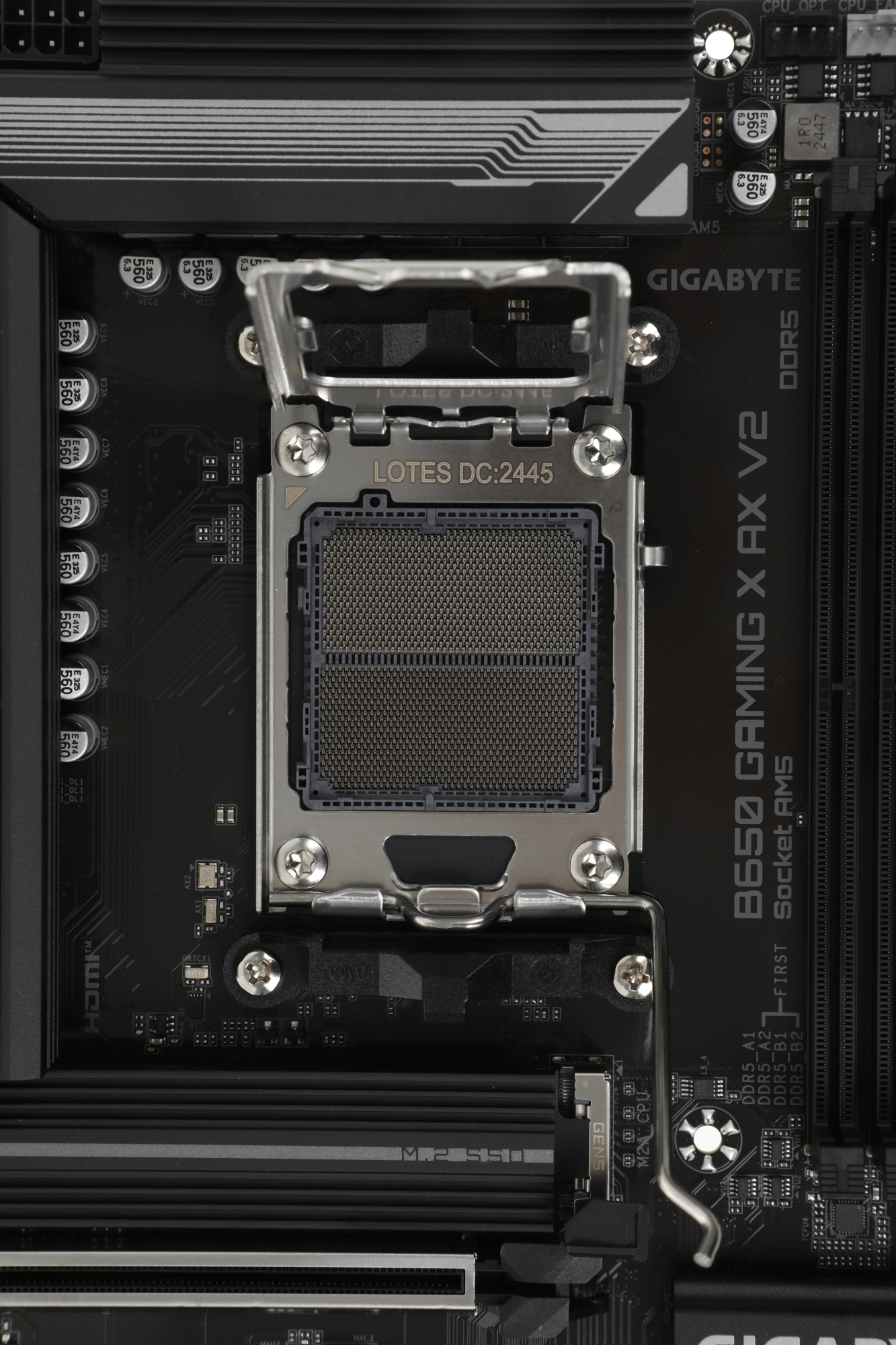 Материнская плата Gigabyte B650 GAMING X AX V2 Socket AM5 AMD B650 ATX AC`97 8ch(7.1) 2.5Gg RAID+HDMI+DP