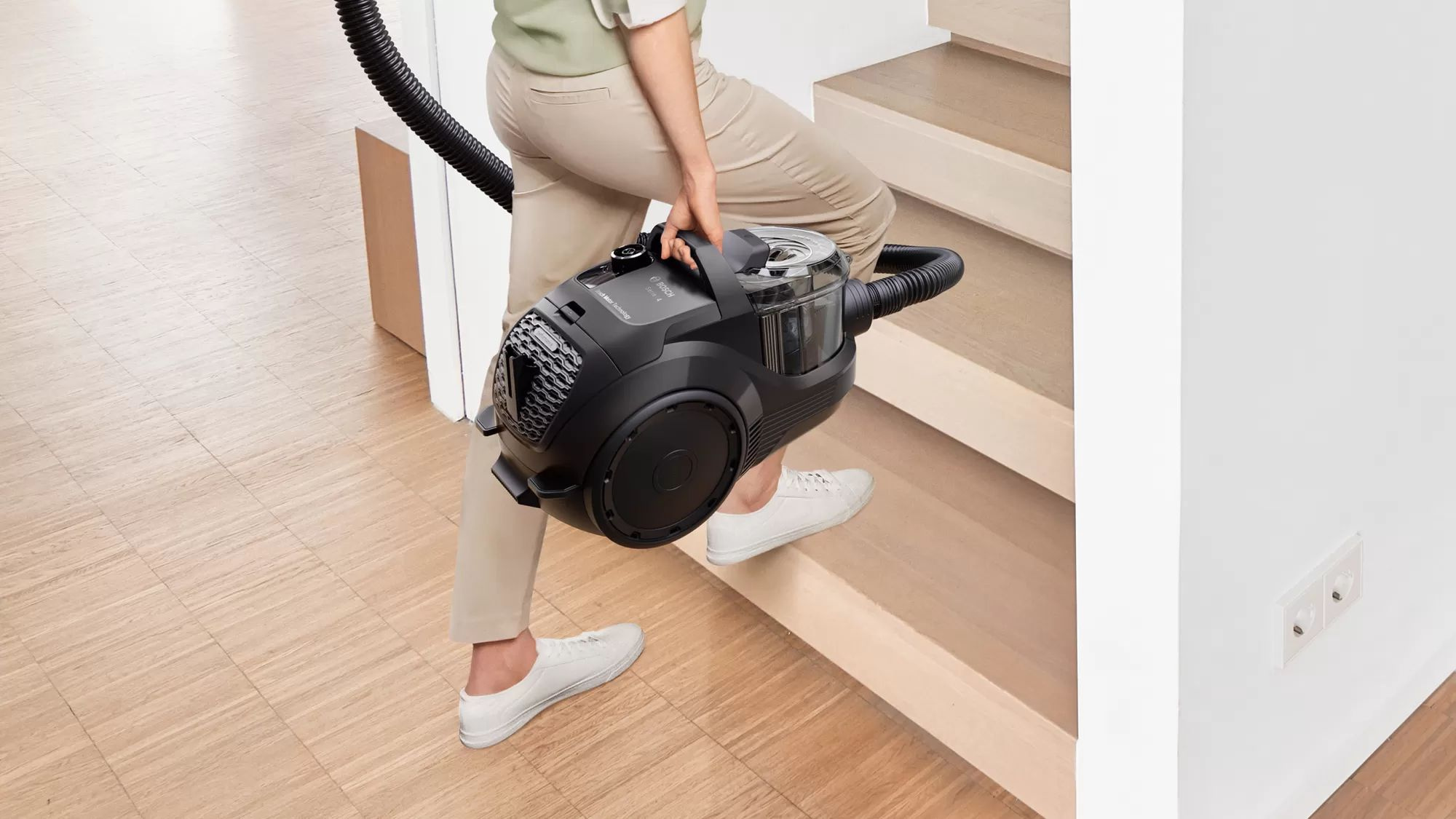 Пылесос Bosch Serie 4 BGC21X300 550Вт черный