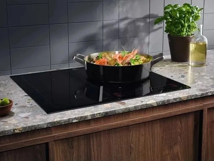 Индукционная варочная поверхность Electrolux EIS62453 черный