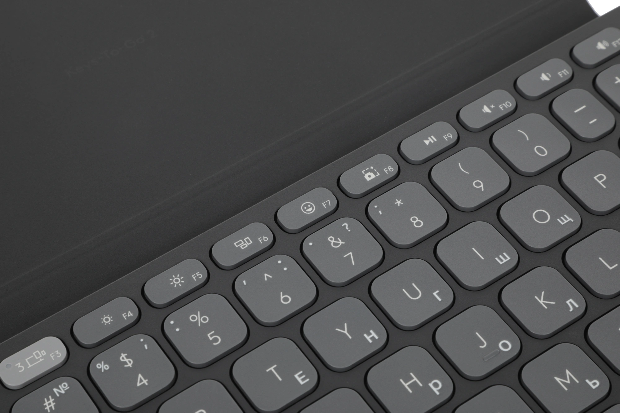 Клавиатура Logitech Keys-To-Go 2 графитовый/черный беспроводная BT slim Multimedia для ноутбука (920-012999)