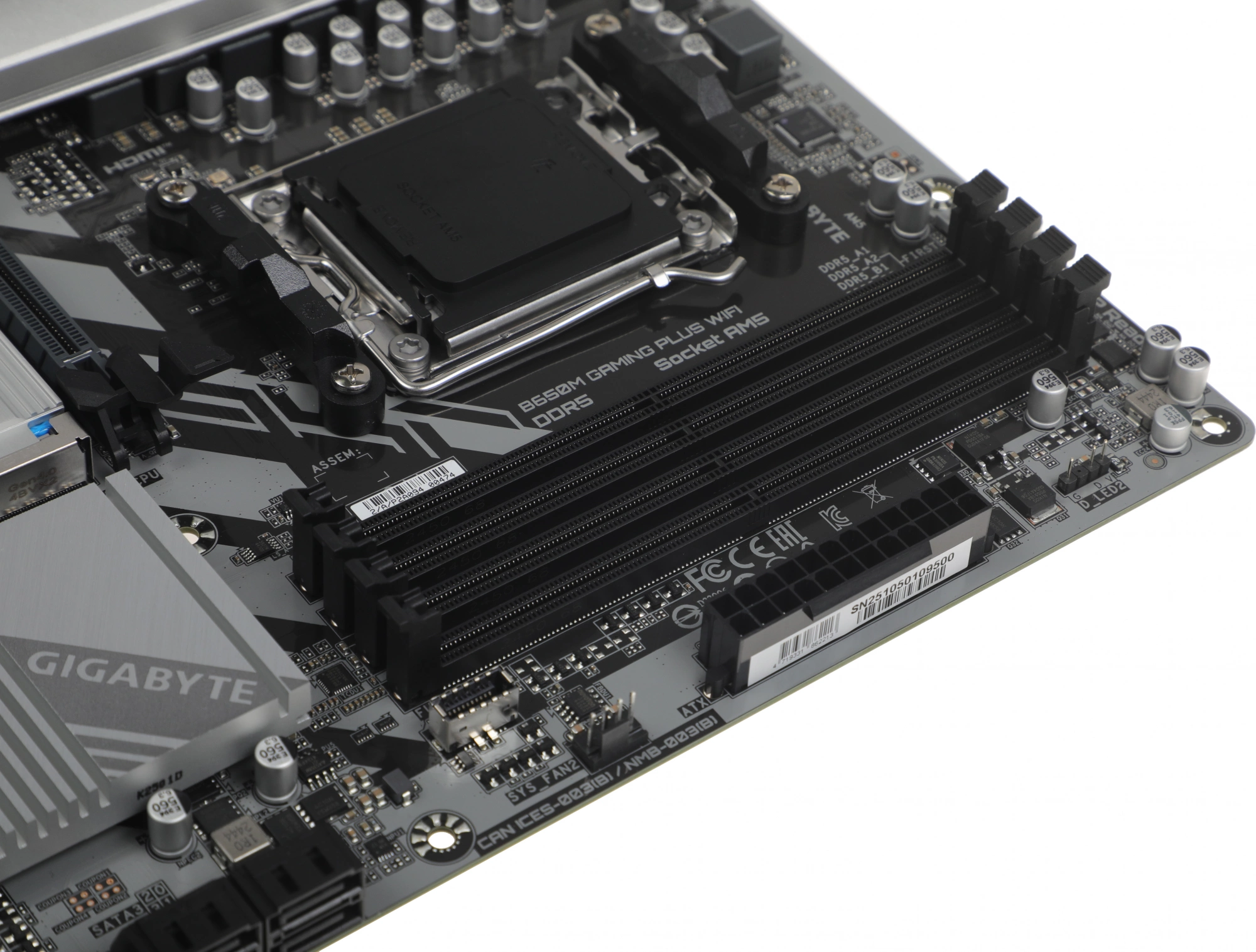 Материнская плата Gigabyte B650M GAMING PLUS WIFI Socket AM5 AMD B650 4xDDR5 mATX AC`97 8ch(7.1) 2.5Gg RAID+HDMI+DP
