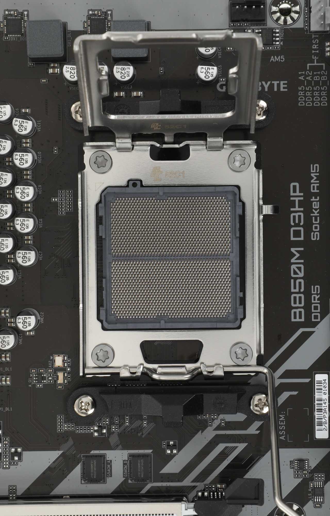 Материнская плата Gigabyte B850M D3HP Socket AM5 AMD B850 4xDDR5 mATX AC`97 8ch(7.1) GbLAN RAID+HDMI+DP