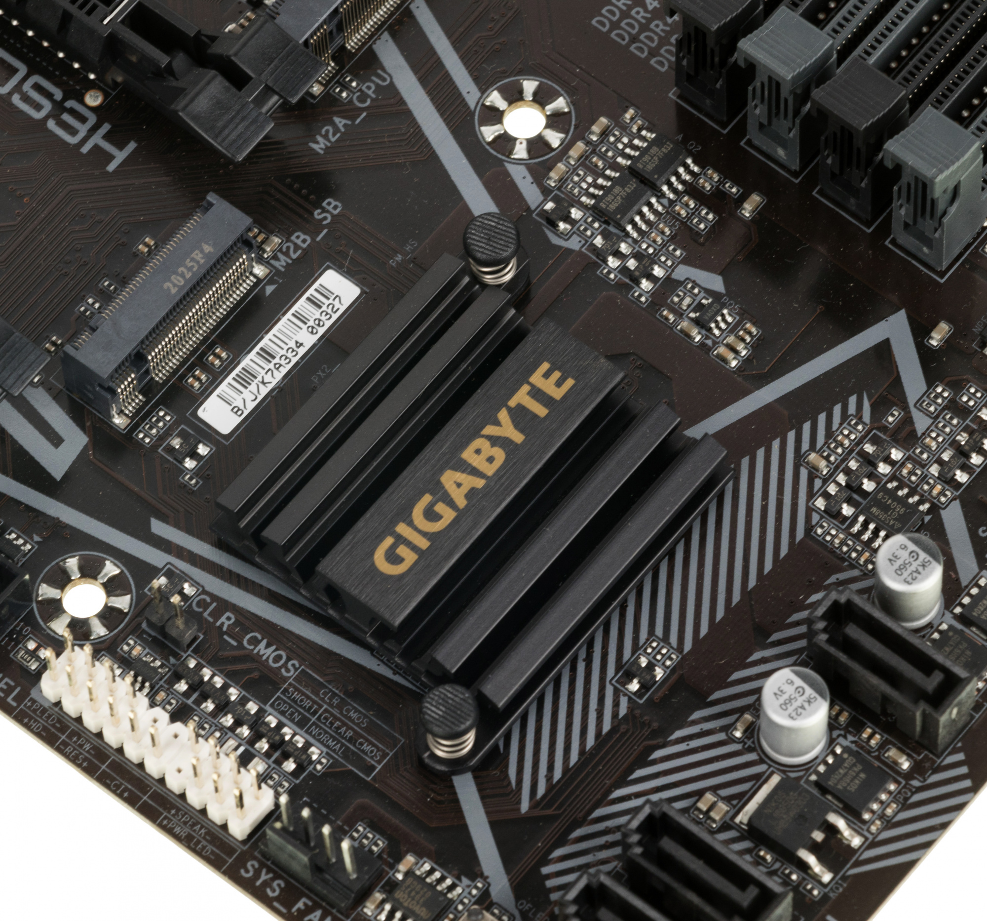 Материнская плата Gigabyte B550M DS3H Soc-AM4 AMD B550 4xDDR4 mATX AC`97 8ch(7.1) GbLAN RAID+DVI+HDMI