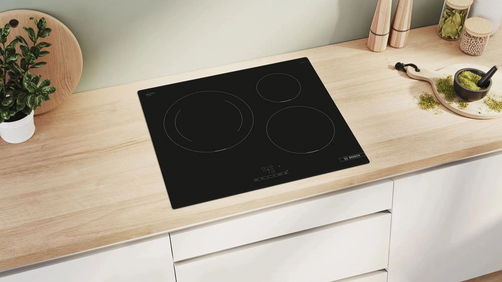 Индукционная варочная поверхность Bosch PUJ611BB5E черный
