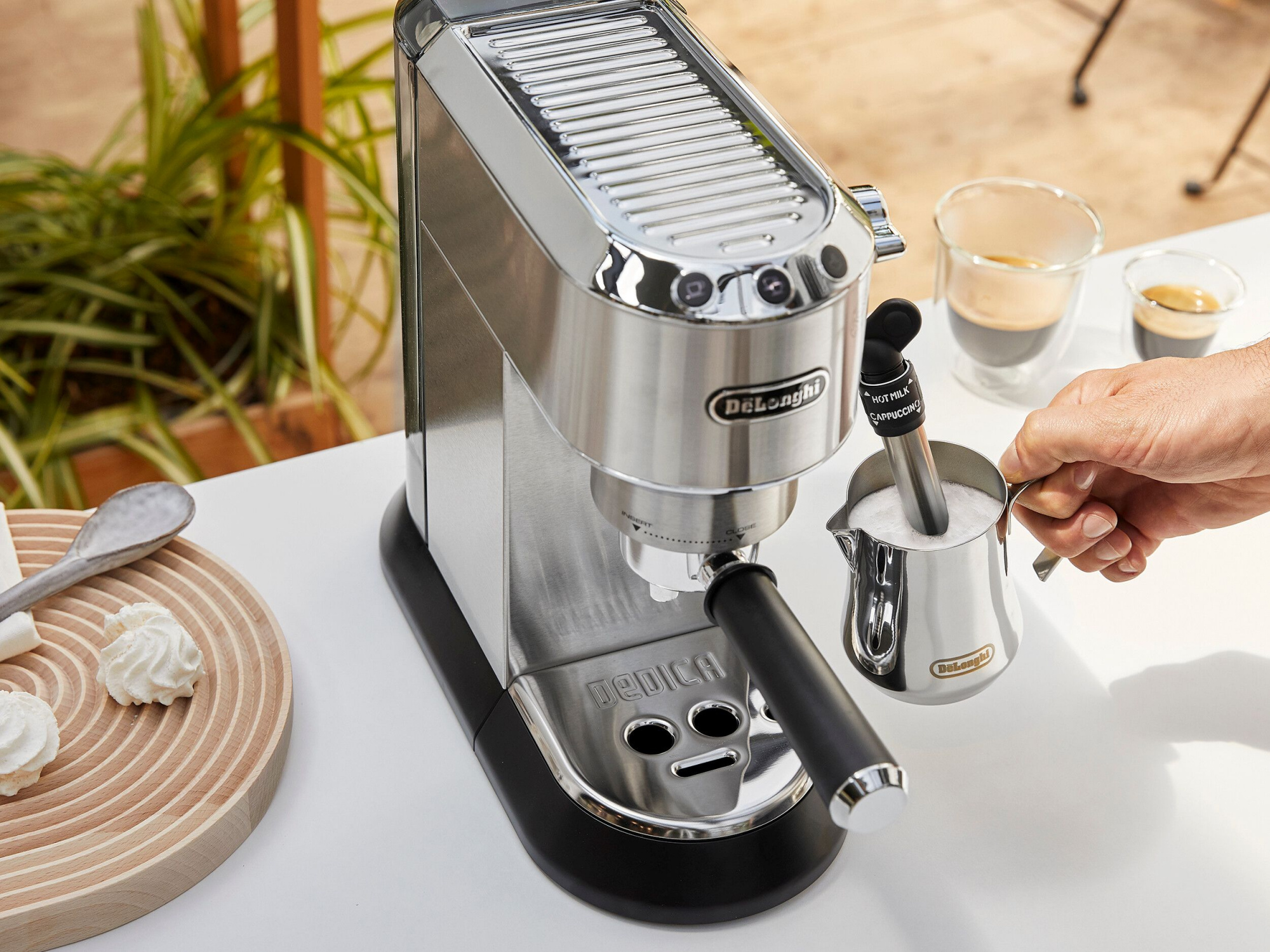 Кофеварка рожковая Delonghi EC685.M 1350Вт серебристый/черный