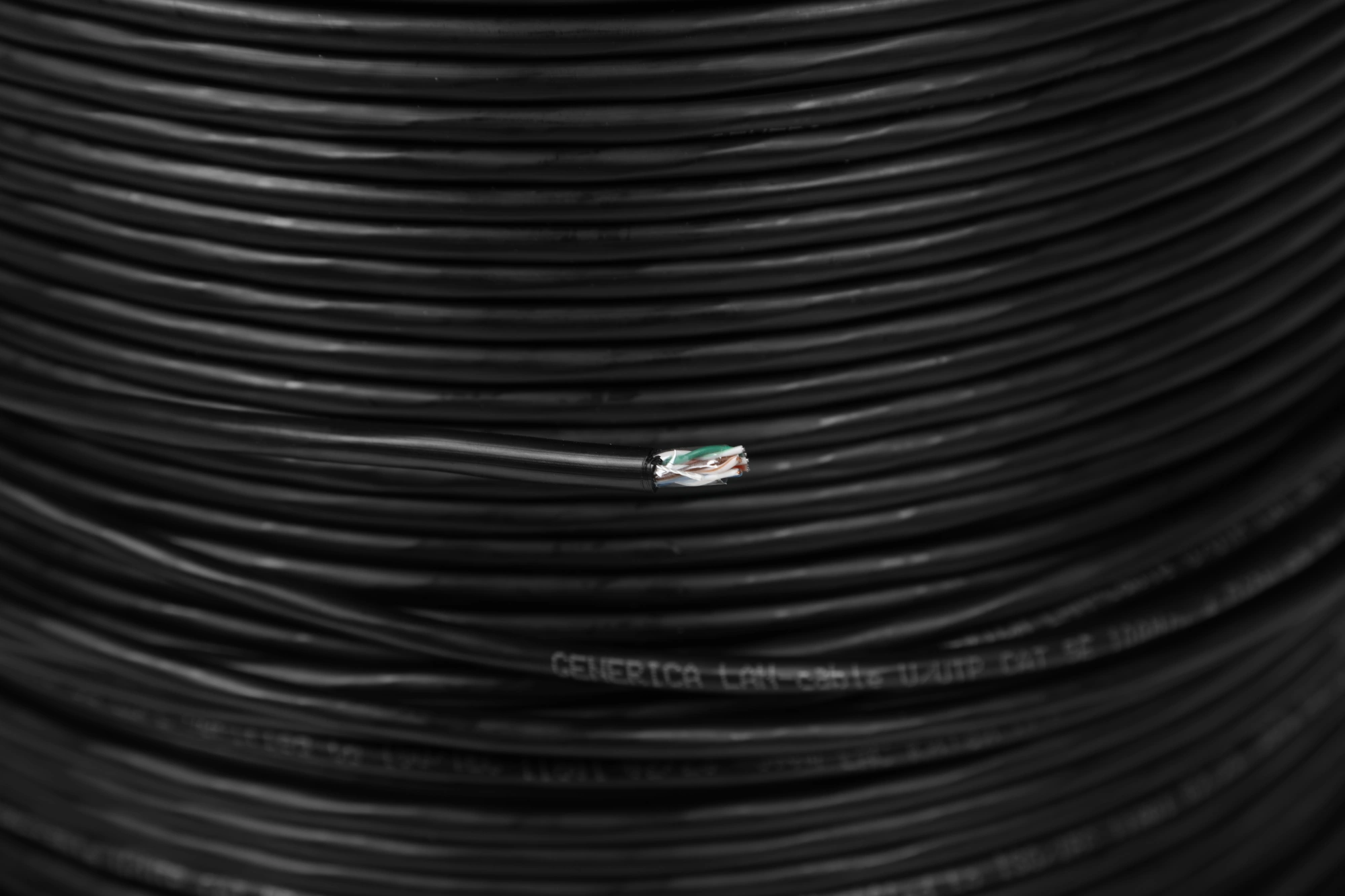 Кабель информационный ITK Generica BC3-C5E04-139-305-G кат.5E UTP 4 пары 24AWG LDPE внешний 305м черный