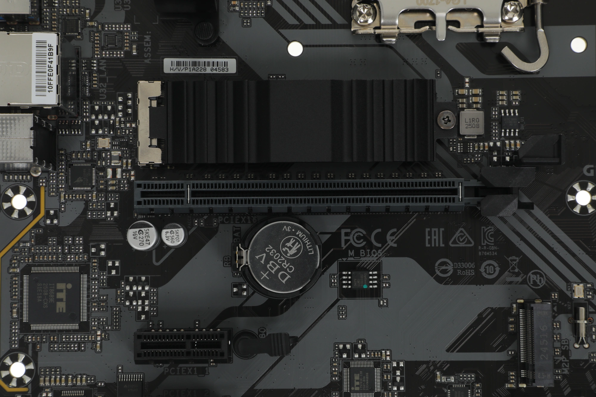 Материнская плата Gigabyte B760M DS3H DDR4 Soc-1700 Intel B760 4xDDR4 mATX AC`97 8ch(7.1) 2.5Gg RAID+VGA+HDMI+DP