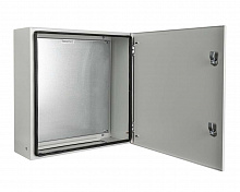 MASTERMANN-4У+ - Универсальный монтажный шкаф IP66. Габариты (внешние): 600х600х250 (ШхВхГ). Комплектация:замок 2 шт, ключ 1 шт, монтажная плата 1шт., дверной уплотнитель, люк под геромовводы 1 шт, гермовводы 5 шт. Вес: 23 кг. Цвет ral 7035 (серый)
